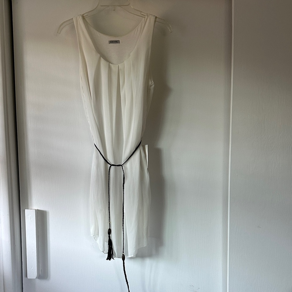 Elegant White Sleeveless Dress with Belt